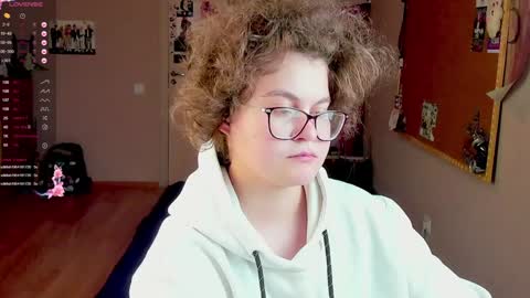 Snapshot of sashy_way chatting on 12.19.24 .Alexandra online show from 12.19.24