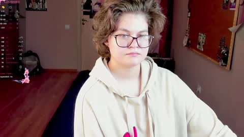 Snapshot of sashy_way chatting on 01.05.25 .Alexandra online show from 01.05.25