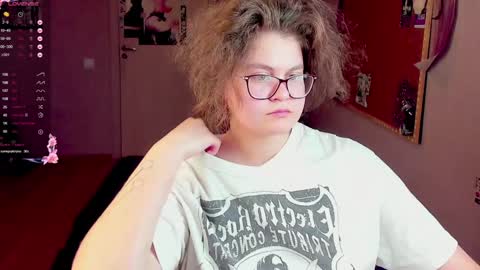 Snapshot of sashy_way chatting on 01.12.25 .Alexandra online show from 01.12.25