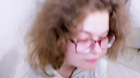 Snapshot of sashy_way chatting on 09.15.25 .Alexandra online show from 09.15.25