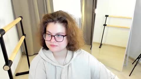 Snapshot of sashy_way chatting on 09.17.25 .Alexandra online show from 09.17.25