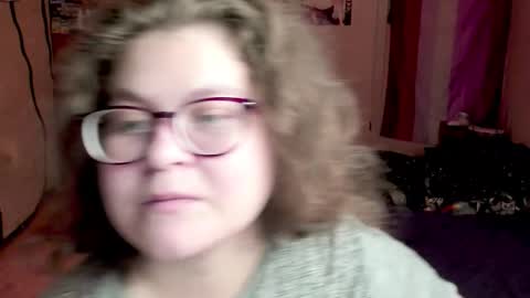 Snapshot of sashy_way chatting on 10.08.25 .Alexandra online show from 10.08.25