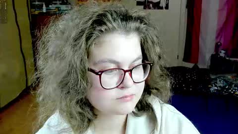 Snapshot of sashy_way chatting on 10.11.25 .Alexandra online show from 10.11.25