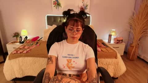 saskia_vellour online show from 04.30.26