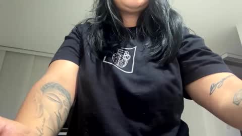 Snapshot of sasshamoon chatting on 11.15.25 sasshamoon online show from 11.15.25