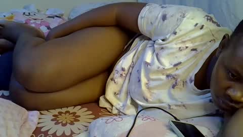 Snapshot of sassy_bella chatting on 09.23.25 sassy_bella online show from 09.23.25