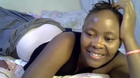 Snapshot of sassy_bella chatting on 10.04.25 sassy_bella online show from 10.04.25