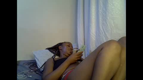 Snapshot of sassy_bella chatting on 12.15.25 sassy_bella online show from 12.15.25