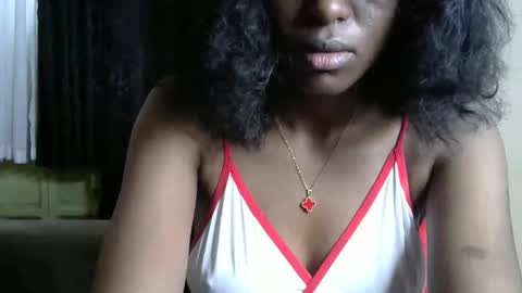 Snapshot of sassy_lyne chatting on 12.04.25 sassy_lyne online show from 12.04.25