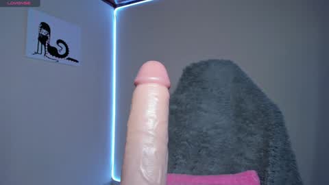    im expecting 300 thumbs up on my altar online show from 01.15.25