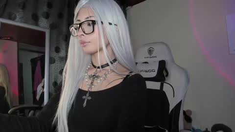    im expecting 300 thumbs up on my altar online show from 02.15.25