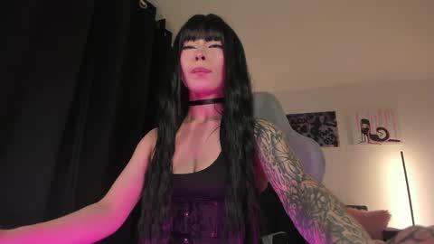   im expecting 300 thumbs up on my altar online show from 04.26.26