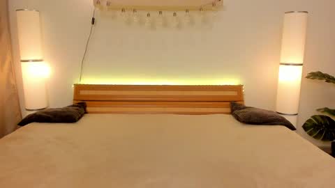 Snapshot of satimilf_ chatting on 12.04.24 Sati online show from 12.04.24