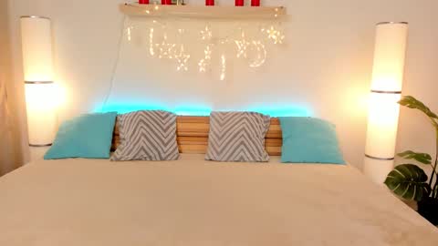 Snapshot of satimilf_ chatting on 09.10.25 Sati online show from 09.10.25