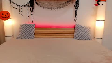 Snapshot of satimilf_ chatting on 10.08.25 Sati online show from 10.08.25