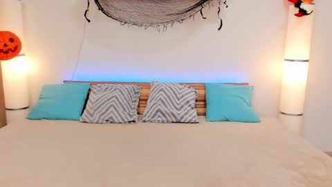 Snapshot of satimilf_ chatting on 10.13.25 Sati online show from 10.13.25