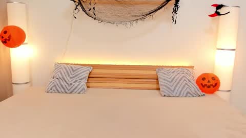 Snapshot of satimilf_ chatting on 10.20.25 Sati online show from 10.20.25