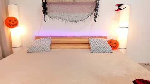 Snapshot of satimilf_ chatting on 10.26.25 Sati online show from 10.26.25