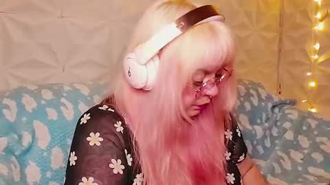 Gina George online show from 06.12.26