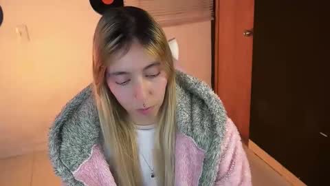 I AM JENN  online show from 05.10.26