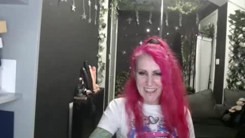 Snapshot of saucysky chatting on 11.04.25 SaucySky online show from 11.04.25