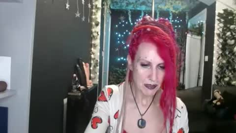 Snapshot of saucysky chatting on 11.08.25 SaucySky online show from 11.08.25