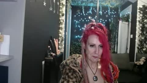 Snapshot of saucysky chatting on 11.12.25 SaucySky online show from 11.12.25