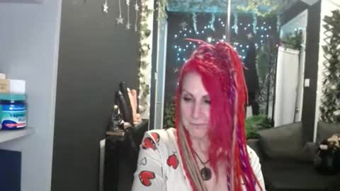 Snapshot of saucysky chatting on 11.14.25 SaucySky online show from 11.14.25