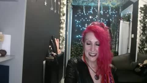 Snapshot of saucysky chatting on 11.14.25 SaucySky online show from 11.14.25