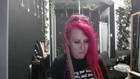 Snapshot of saucysky chatting on 11.25.25 SaucySky online show from 11.25.25