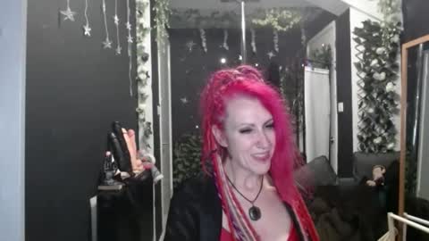 Snapshot of saucysky chatting on 11.26.25 SaucySky online show from 11.26.25