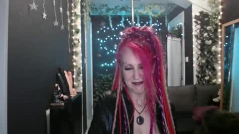 Snapshot of saucysky chatting on 11.28.25 SaucySky online show from 11.28.25