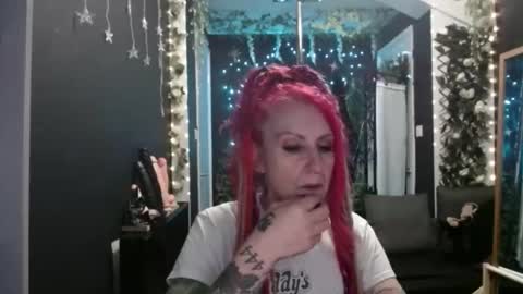 Snapshot of saucysky chatting on 11.30.25 SaucySky online show from 11.30.25