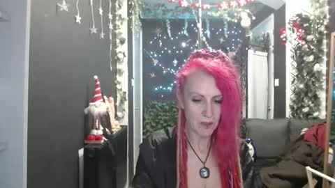 Snapshot of saucysky chatting on 12.03.25 SaucySky online show from 12.03.25