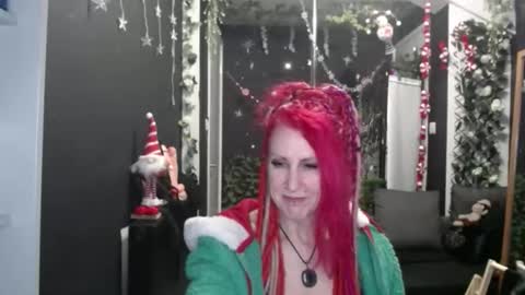 Snapshot of saucysky chatting on 12.16.25 SaucySky online show from 12.16.25