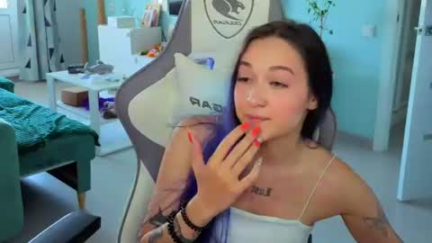Snapshot of savage_lust_ chatting on 06.15.26 Ariel online show from 06.15.26