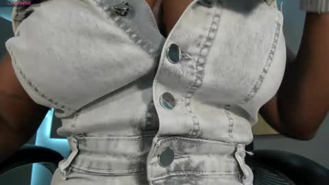 Snapshot of savannahstorm_ chatting on 09.23.25 S a v a n n a h  online show from 09.23.25