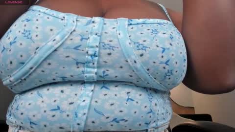 Snapshot of savannahstorm_ chatting on 10.03.25 S a v a n n a h  online show from 10.03.25
