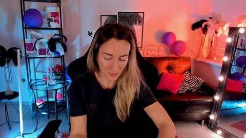 save the qween online show from 12.23.24