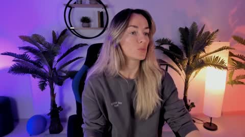 save the qween online show from 01.04.25