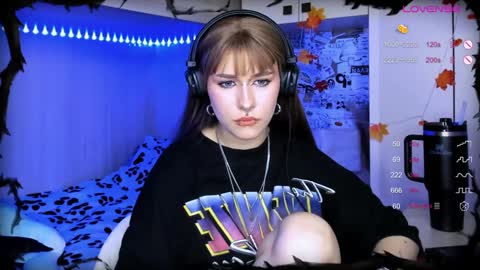 pronoun she. name Mary. age 21. online show from 12.16.24