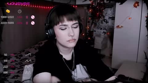 pronoun she. name Mary. age 21. online show from 02.18.25