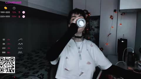 pronoun she. name Mary. age 21. online show from 03.10.25