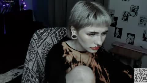pronoun she. name Mary. age 21. online show from 05.05.26