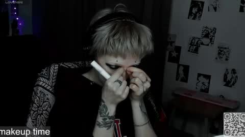 pronoun she. name Mary. age 21. online show from 05.08.26