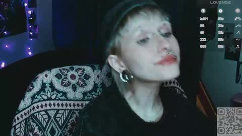 pronoun she. name Mary. age 21. online show from 05.09.26