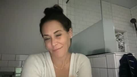 Good Girls Say Please...and Thank You online show from 11.25.25