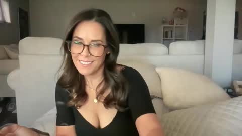 Good Girls Say Please...and Thank You online show from 12.15.25