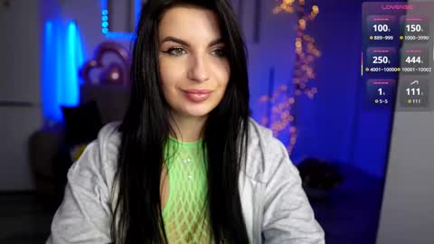 Snapshot of sayyees chatting on 12.17.25 Valeria Swarowskaya online show from 12.17.25