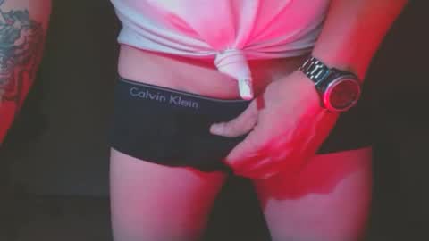 Snapshot of sbutter chatting on 12.08.24 sbutter online show from 12.08.24